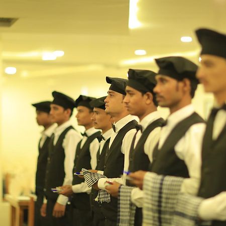מלון Pātan The Grand Raveta מראה חיצוני תמונה
